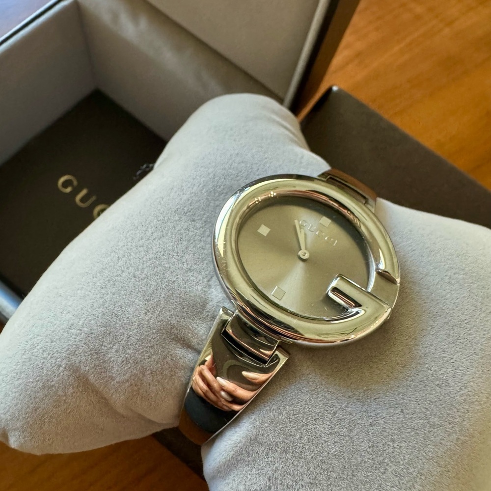 Gucci Guccissima collection. Large Brown Dial Steel Bangle Watch YA134302 - Picture 3 of 5